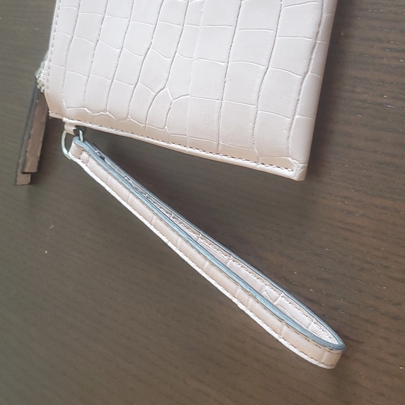 Guess Clutch Bag - Picture 3 of 5